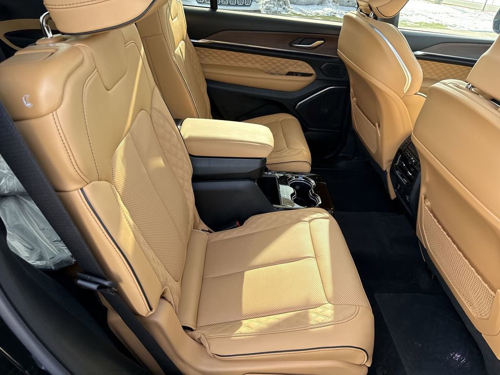 New 2025 Jeep Grand Cherokee L Summit w/ Obsidian Package image 17