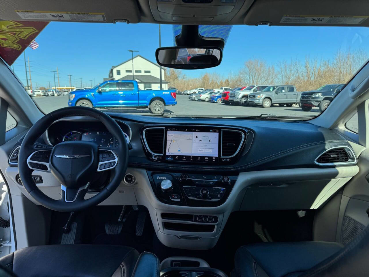 Used 2024 Chrysler Pacifica Limited image 35