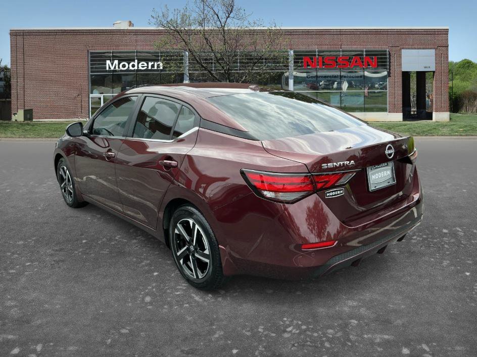 Used 2025 Nissan Sentra SV FWD image 2