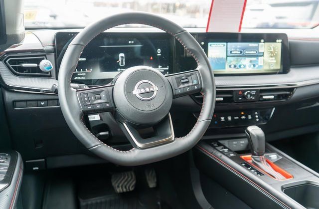 Certified 2025 Nissan Kicks SR image 13