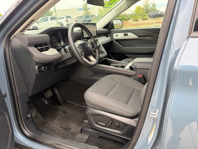 Used 2025 Ford Explorer Active AWD/4WD image 45