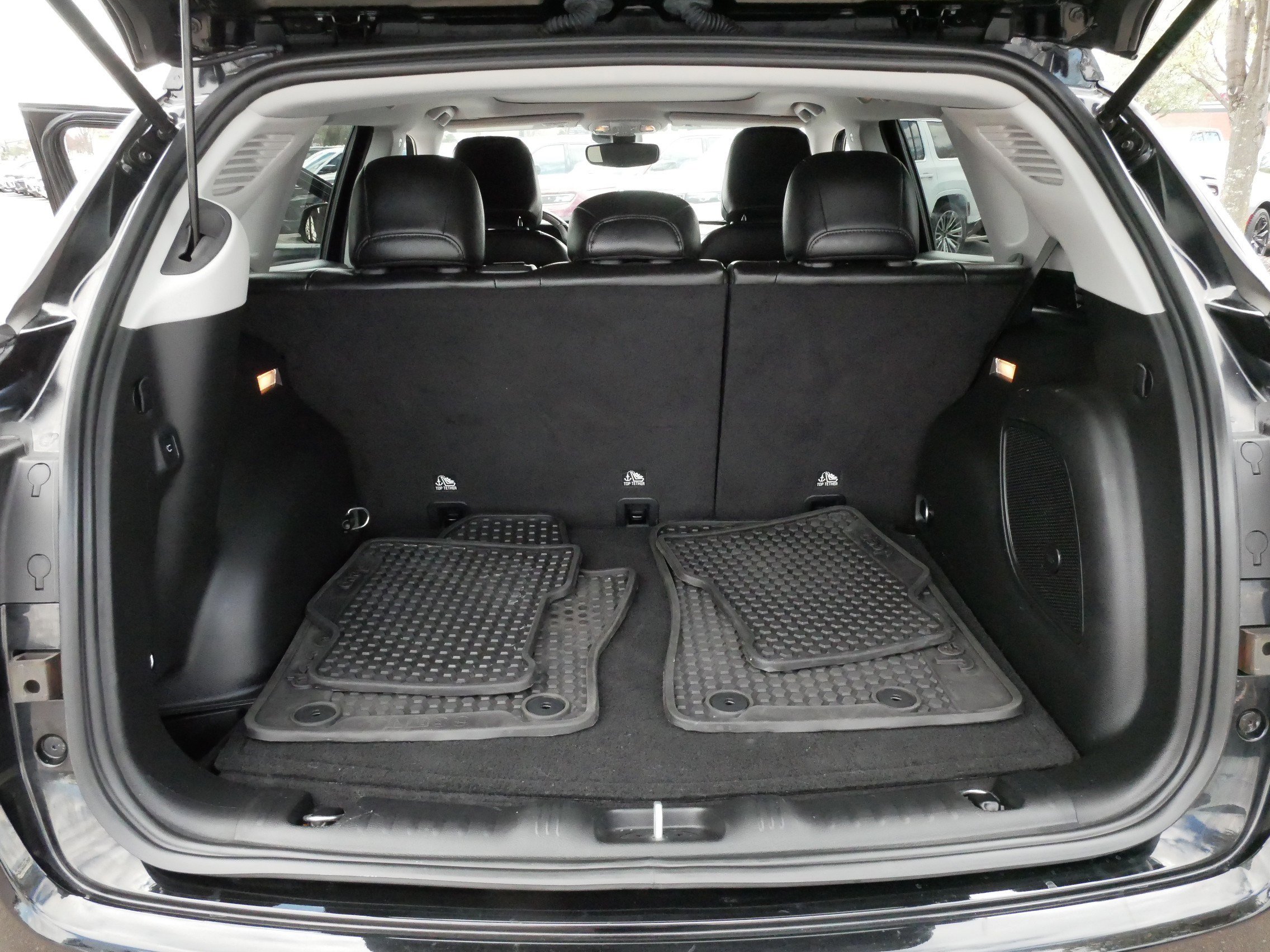 Used 2022 Jeep Compass Latitude w/ Sun and Sound Group AWD/4WD image 18