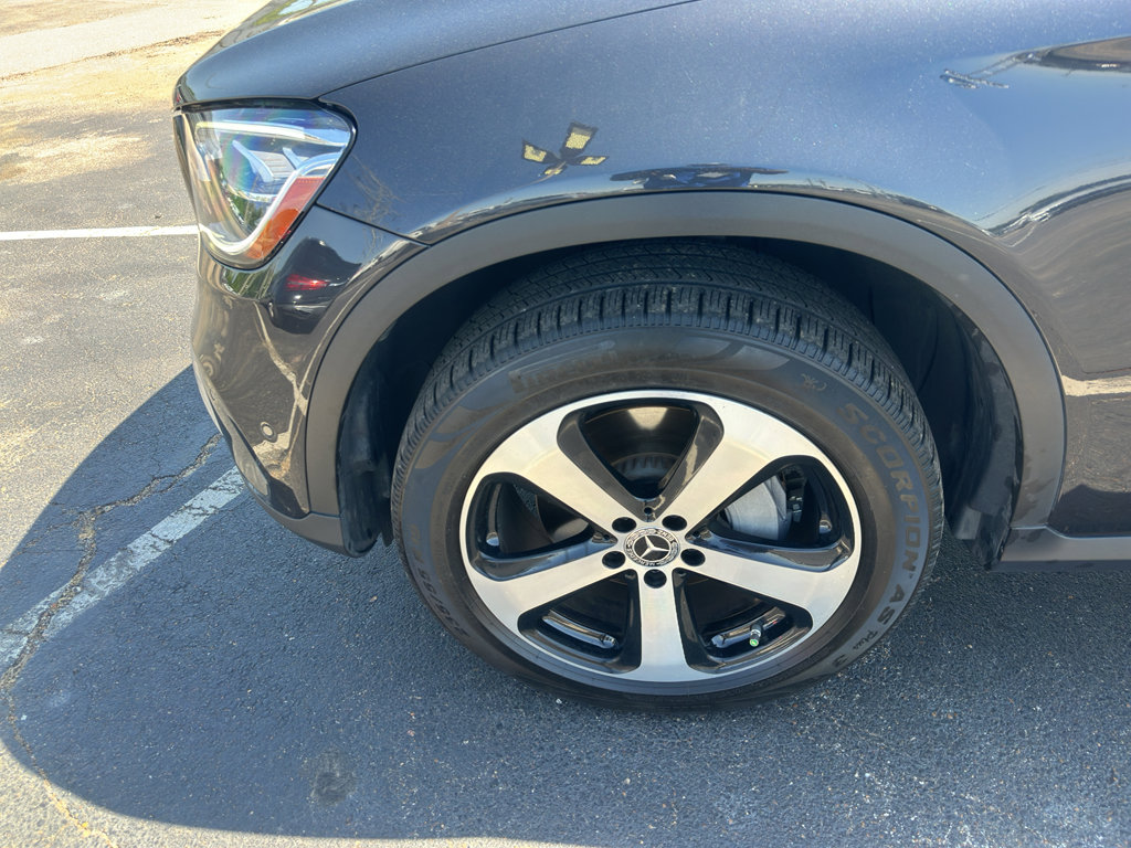 Used 2021 Mercedes-Benz GLC 300 image 2