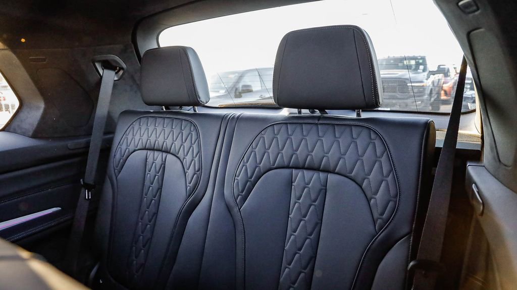 Used 2026 BMW X7 M60i AWD/4WD image 24