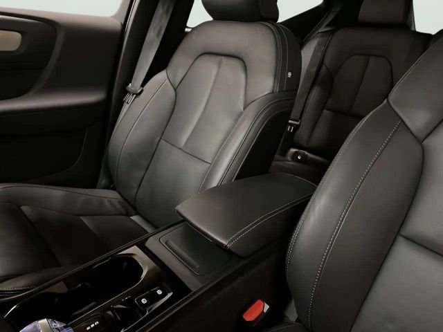 Used 2025 Volvo XC40 B5 Plus image 56