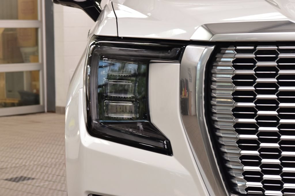 Used 2023 GMC Yukon XL Denali w/ Denali Reserve Package AWD/4WD image 12