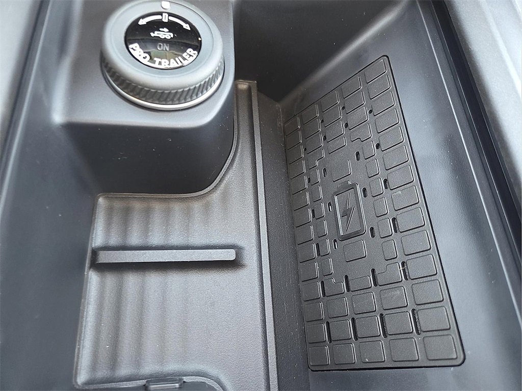 New 2025 Ford Expedition Active image 16