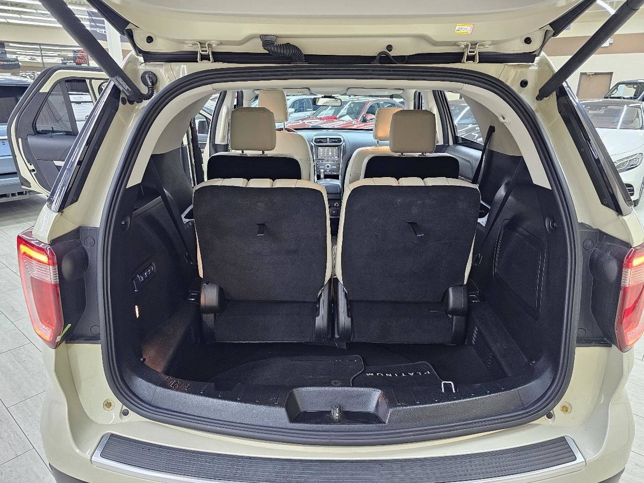 Used 2018 Ford Explorer Platinum image 13