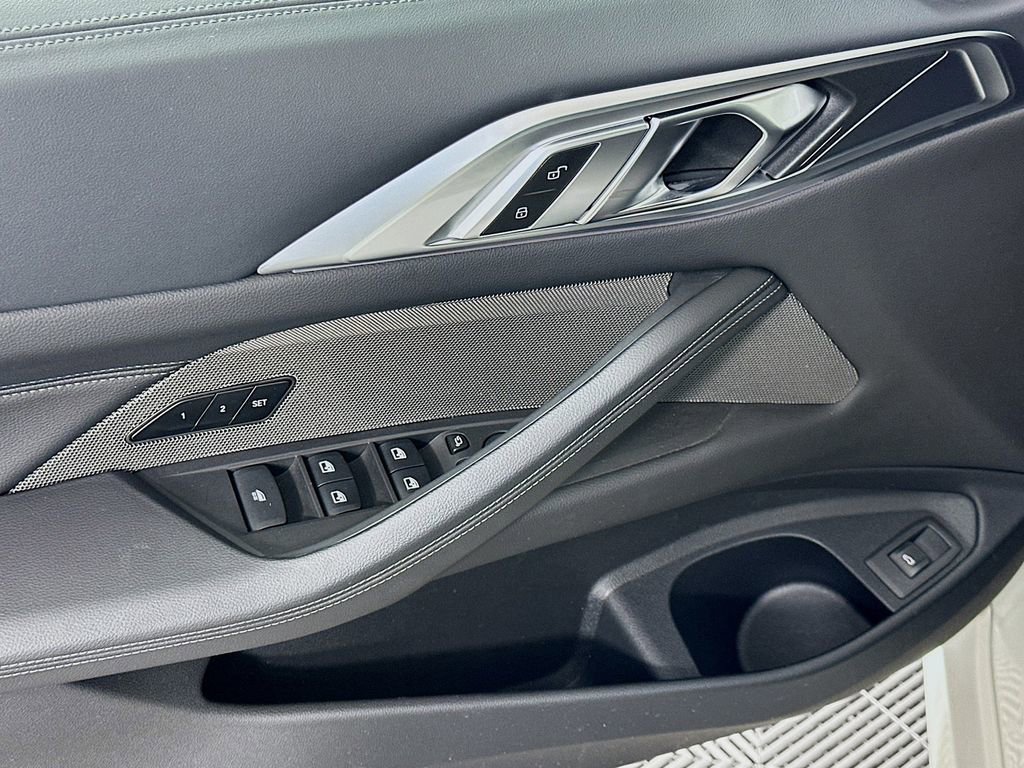 Used 2025 BMW M440i Convertible w/ Premium Package image 18