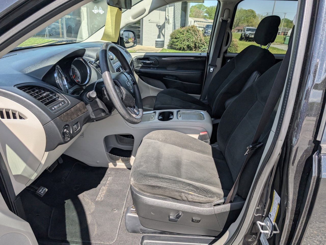 Used 2015 Dodge Grand Caravan SXT image 13