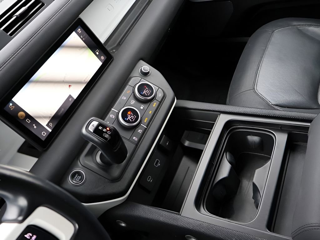 Used 2022 Land Rover Defender 110 X-Dynamic SE image 19