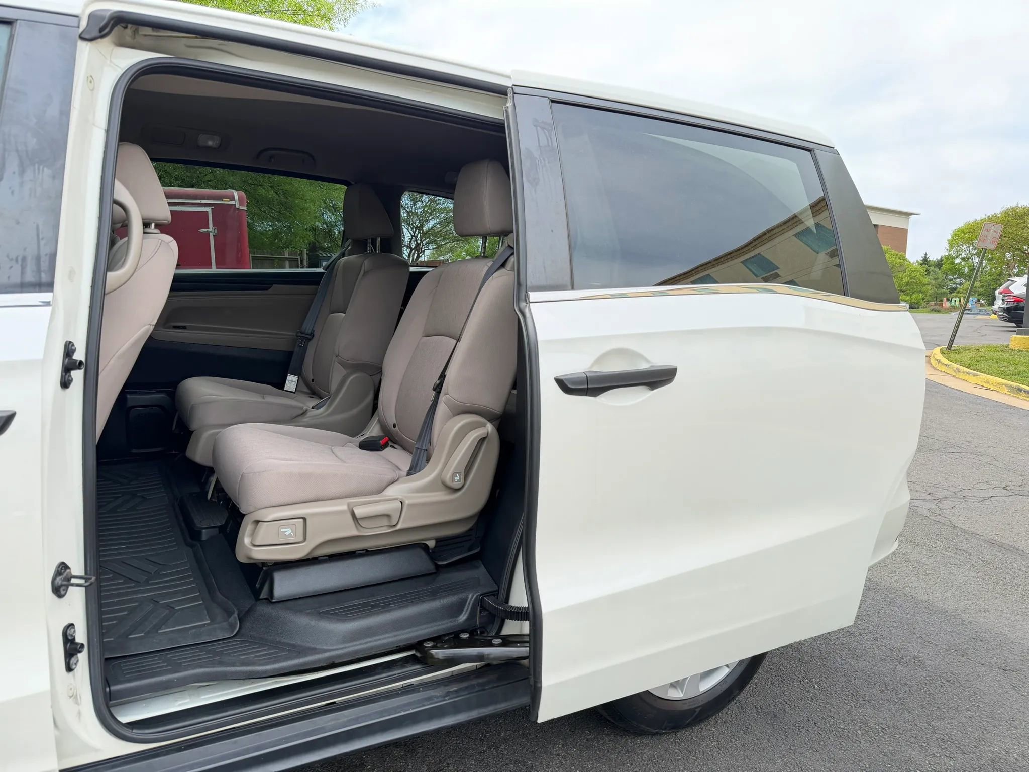 Used 2018 Honda Odyssey LX image 5