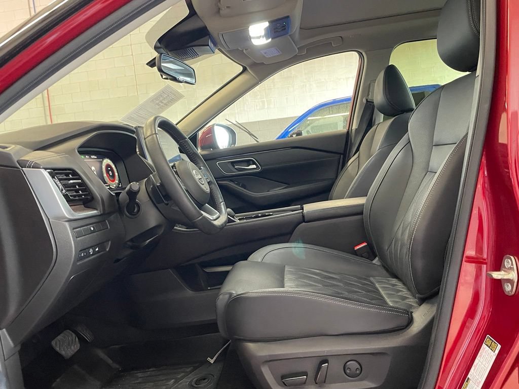 Certified 2024 Nissan Rogue Platinum FWD image 10