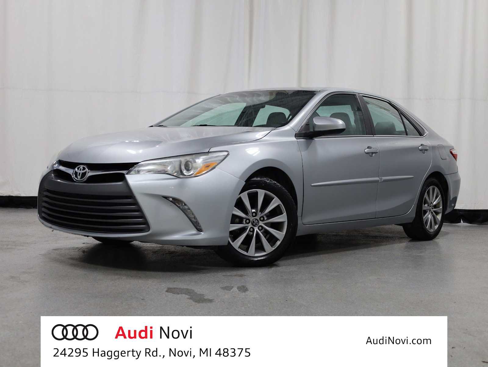Used 2017 Toyota Camry XLE w/ Moonroof Package FWD image 1