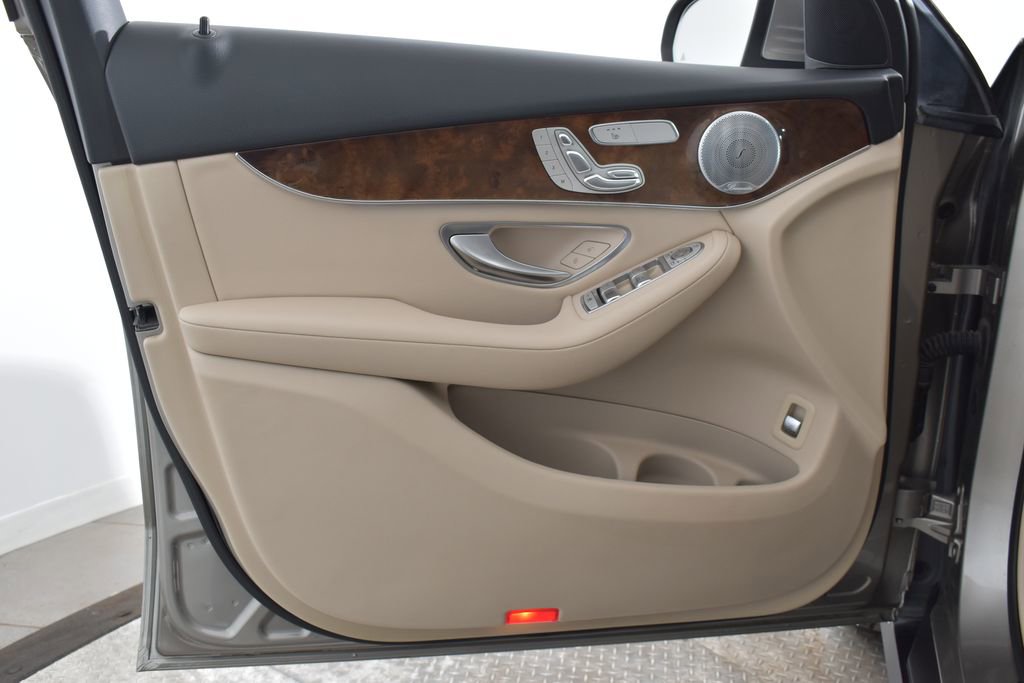 Used 2019 Mercedes-Benz GLC 300 4MATIC image 11