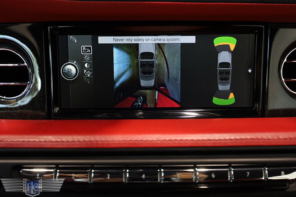 Used 2017 Rolls-Royce Phantom Drophead Coupe RWD image 34