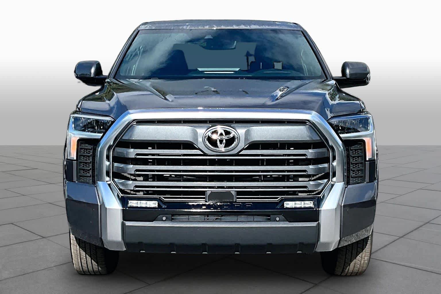 Used 2025 Toyota Tundra Limited AWD/4WD image 4