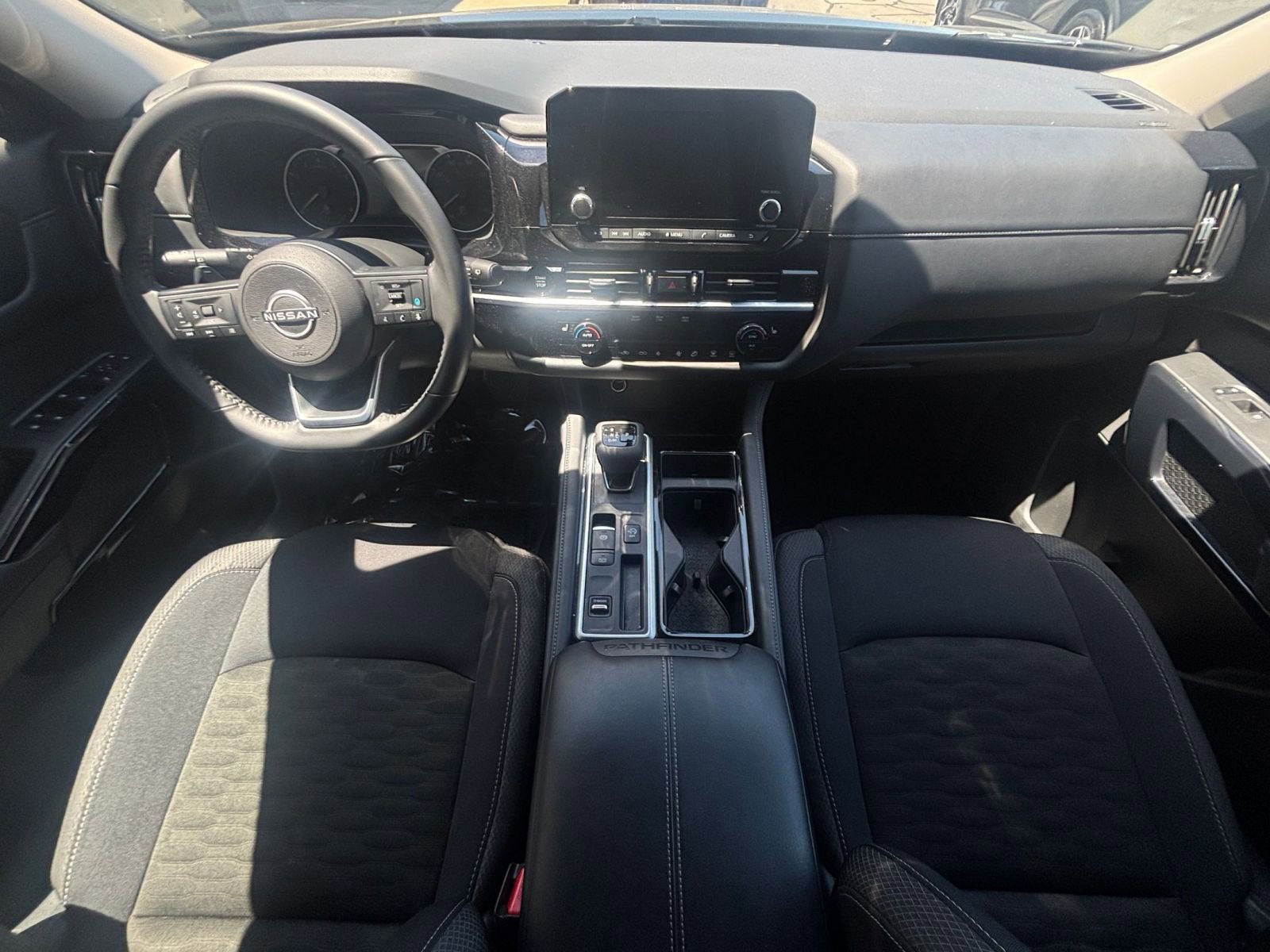 Used 2025 Nissan Pathfinder SV FWD image 41