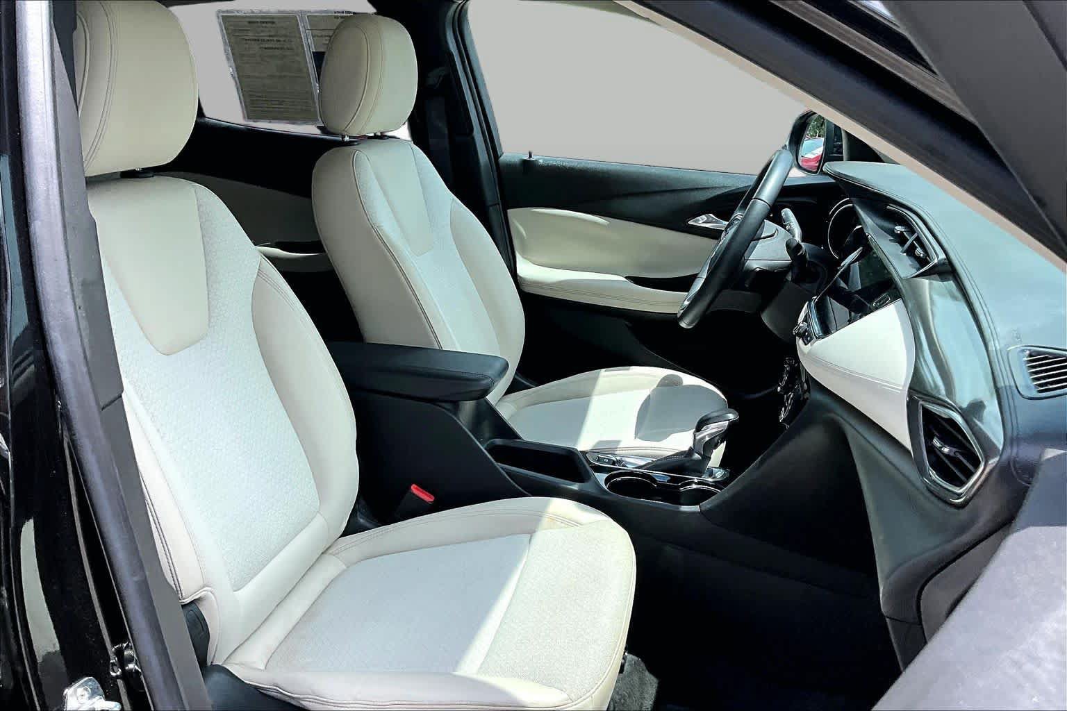 Used 2023 Buick Encore GX Select w/ Sport Touring Package FWD image 9
