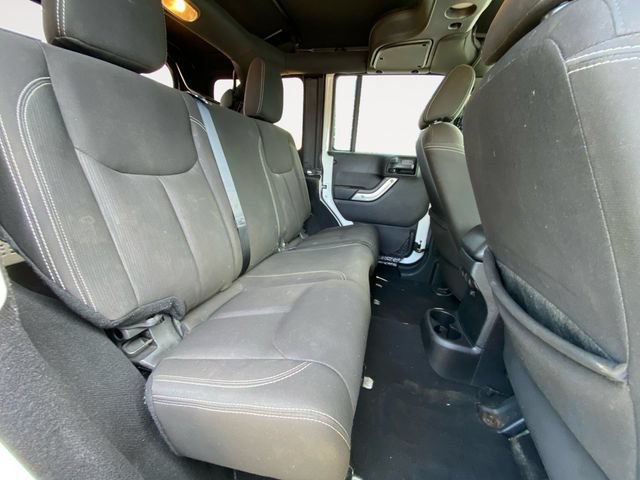 Used 2015 Jeep Wrangler Unlimited Sahara w/ Connectivity Group AWD/4WD image 14