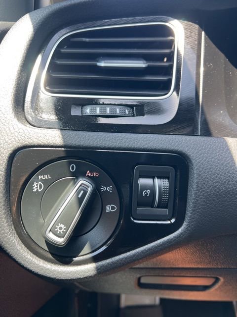 Used 2017 Volkswagen Golf 4-Door FWD image 20