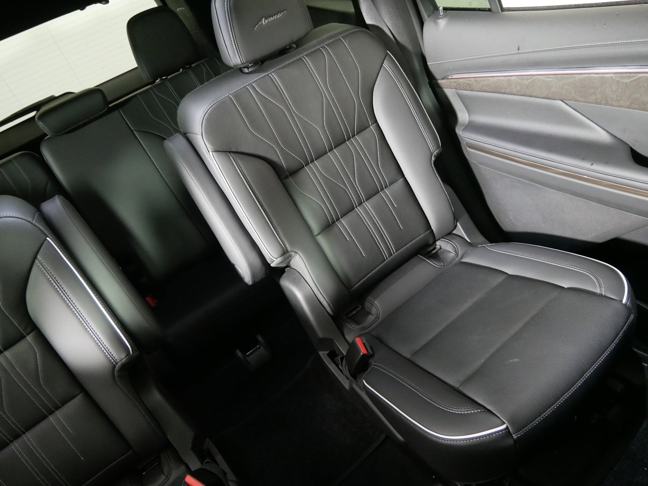 Used 2025 Buick Enclave Avenir w/ Trailering Package, 5000 lbs. image 14