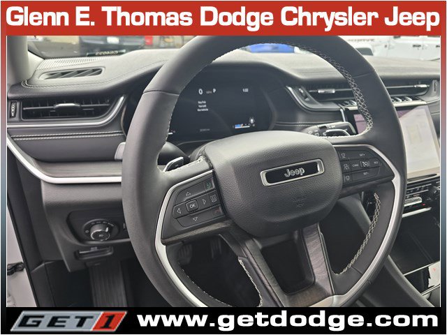 Certified 2023 Jeep Grand Cherokee Limited w/ Luxury Tech Group II RWD image 16