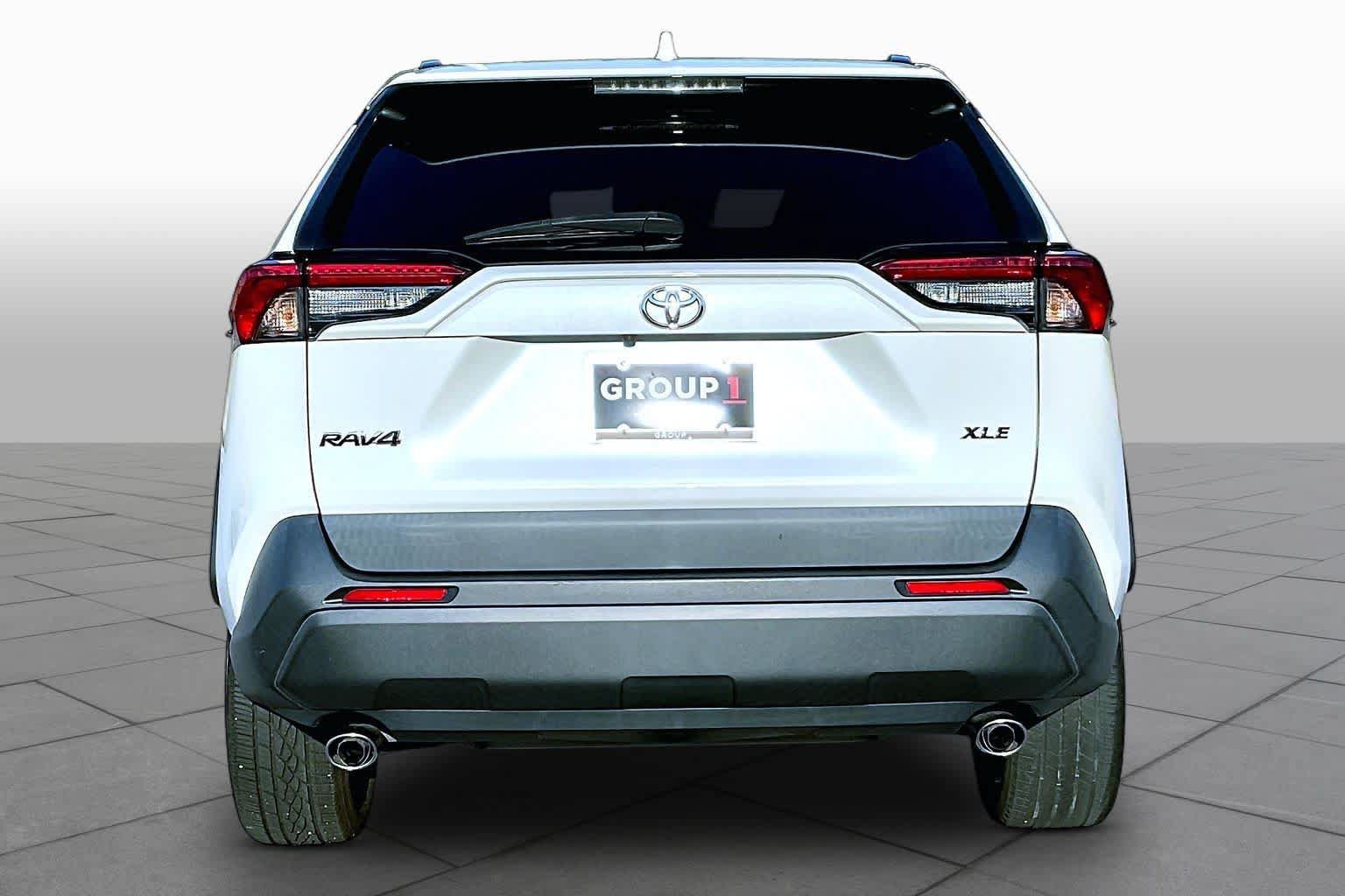 Used 2022 Toyota RAV4 XLE Premium FWD image 5