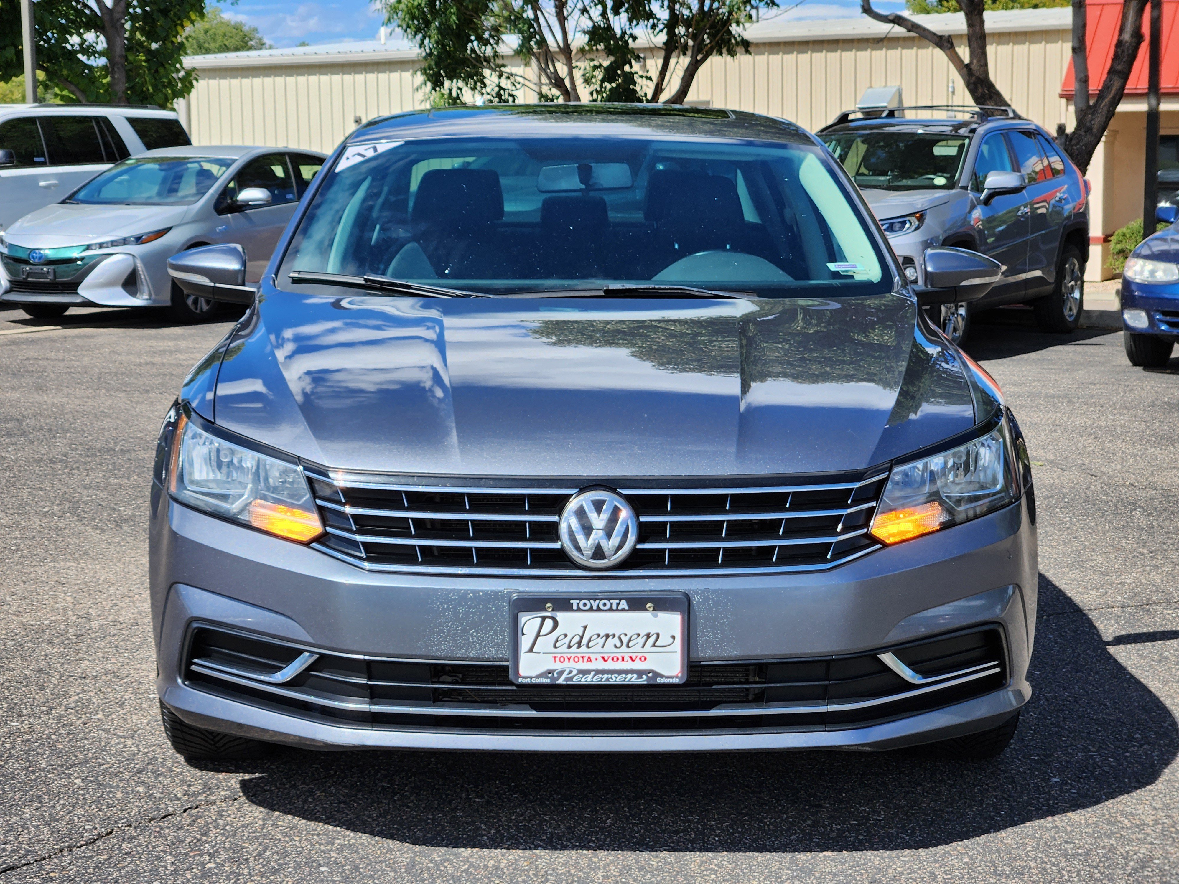 Used 2017 Volkswagen Passat 1.8T SE FWD image 2
