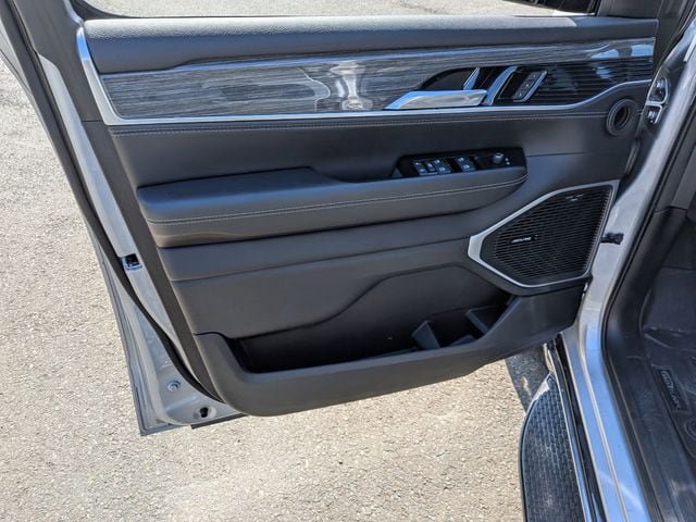Certified 2022 Jeep Wagoneer Series II AWD/4WD image 10