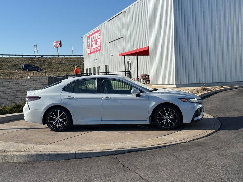 Used 2024 Toyota Camry SE w/ Cold Weather Package image 2
