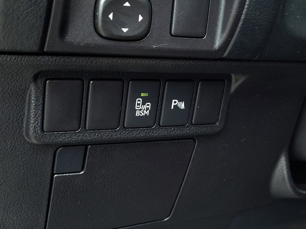 Used 2015 Lexus ES 300h w/ Navigation System Package image 19