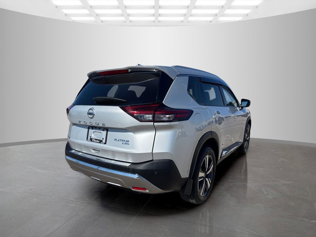 Used 2021 Nissan Rogue Platinum image 3