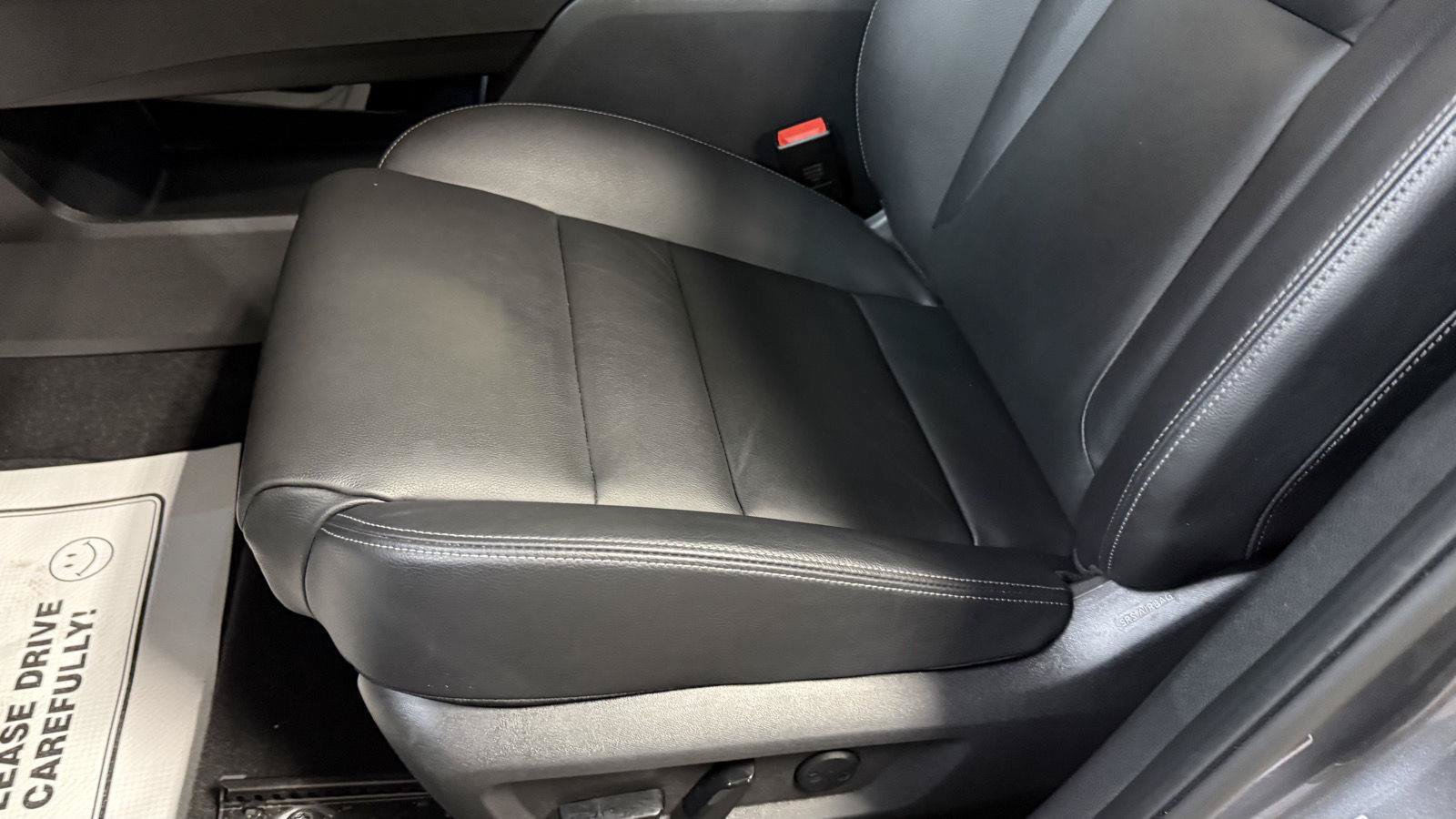 Used 2025 Nissan Rogue SL AWD/4WD image 28