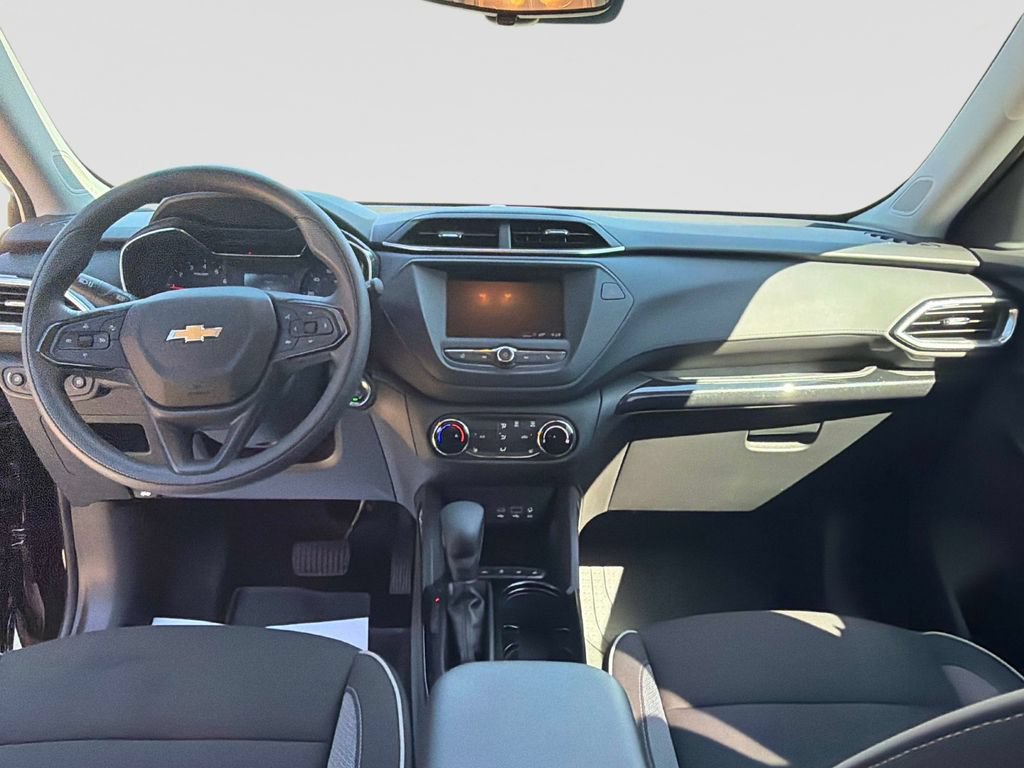 Used 2023 Chevrolet TrailBlazer LT FWD image 17