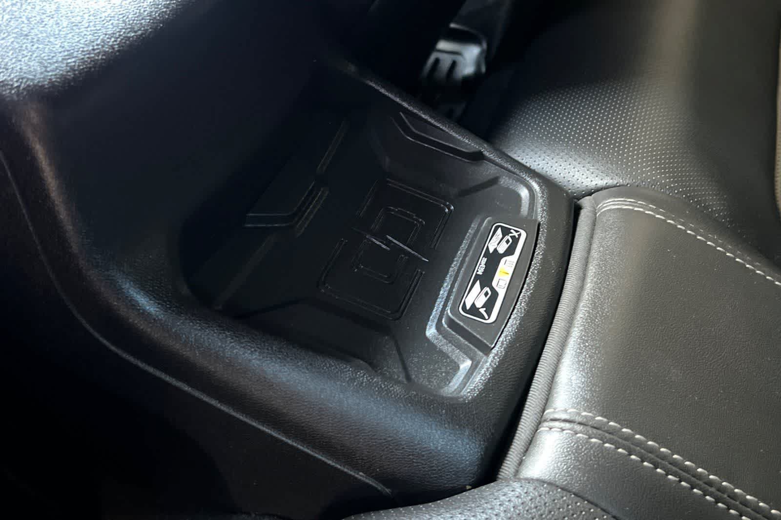 Used 2016 Chevrolet Camaro SS RWD image 15