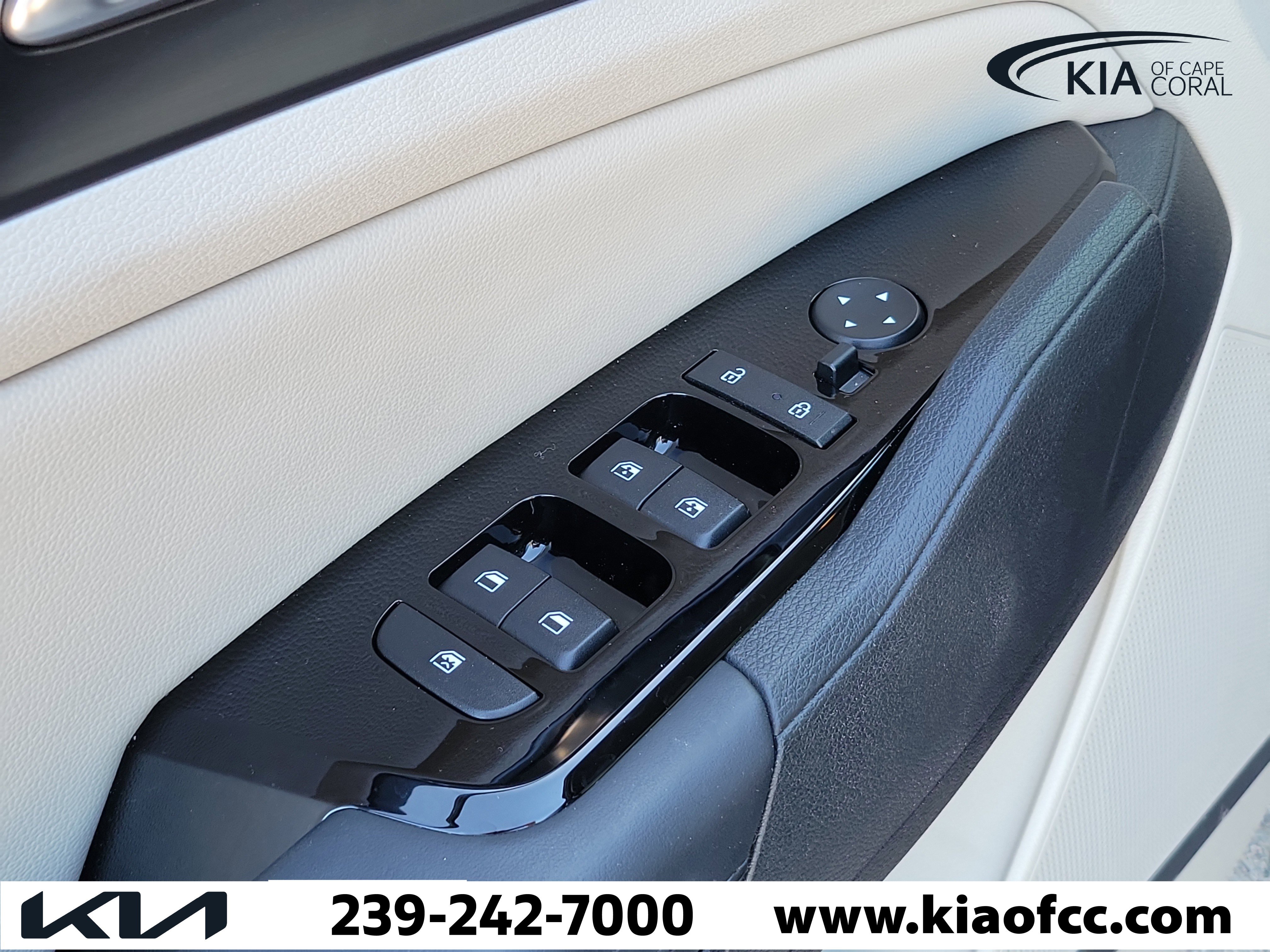 Certified 2025 Kia Sportage EX FWD image 22