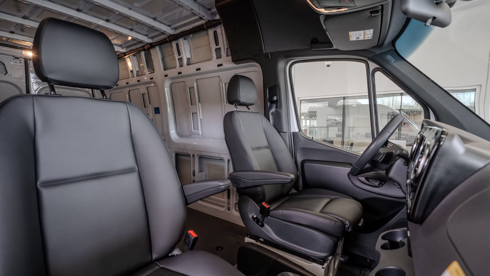 Used 2025 Mercedes-Benz Sprinter 2500 image 23
