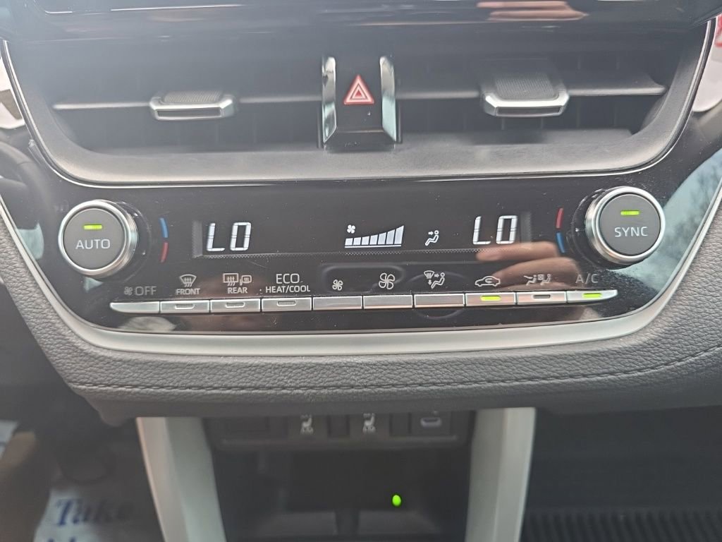 Used 2025 Toyota Corolla Cross XLE w/ Convenience Package image 26