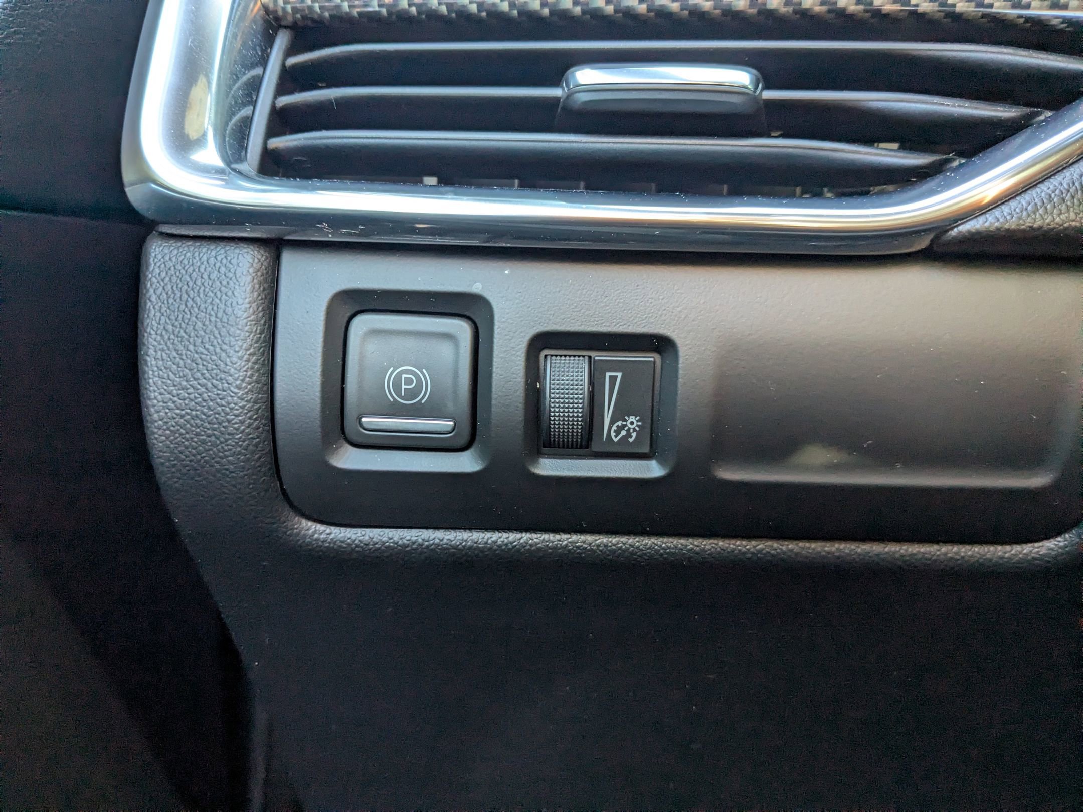 Used 2023 Cadillac XT4 Sport w/ Cold Weather Package image 20