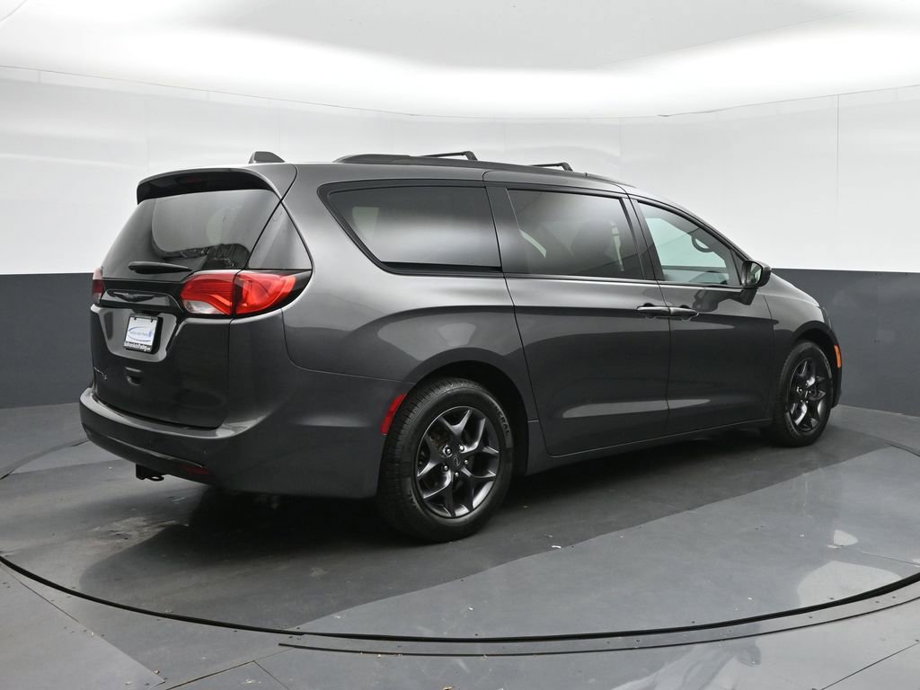 Used 2019 Chrysler Pacifica Touring-L w/ S Appearance Package FWD image 7