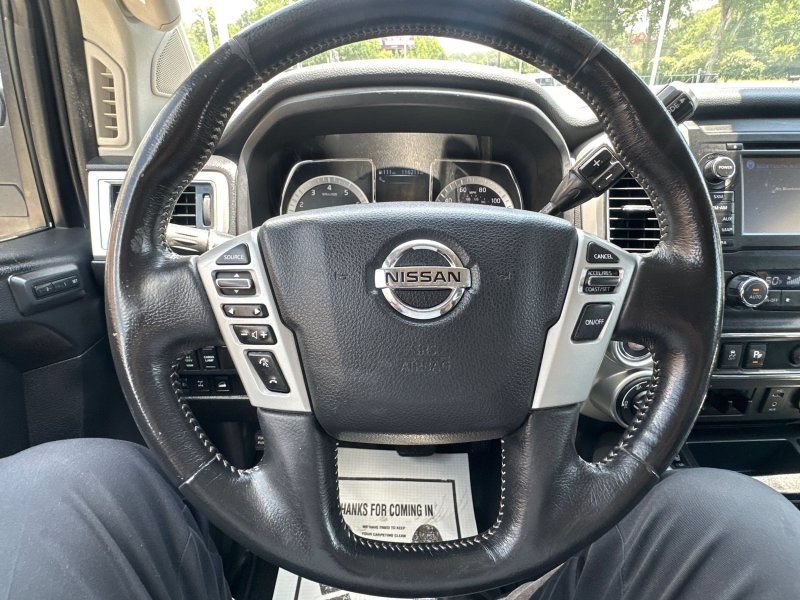 Used 2018 Nissan Titan PRO-4X w/ Pro-4x Convenience Package AWD/4WD image 18