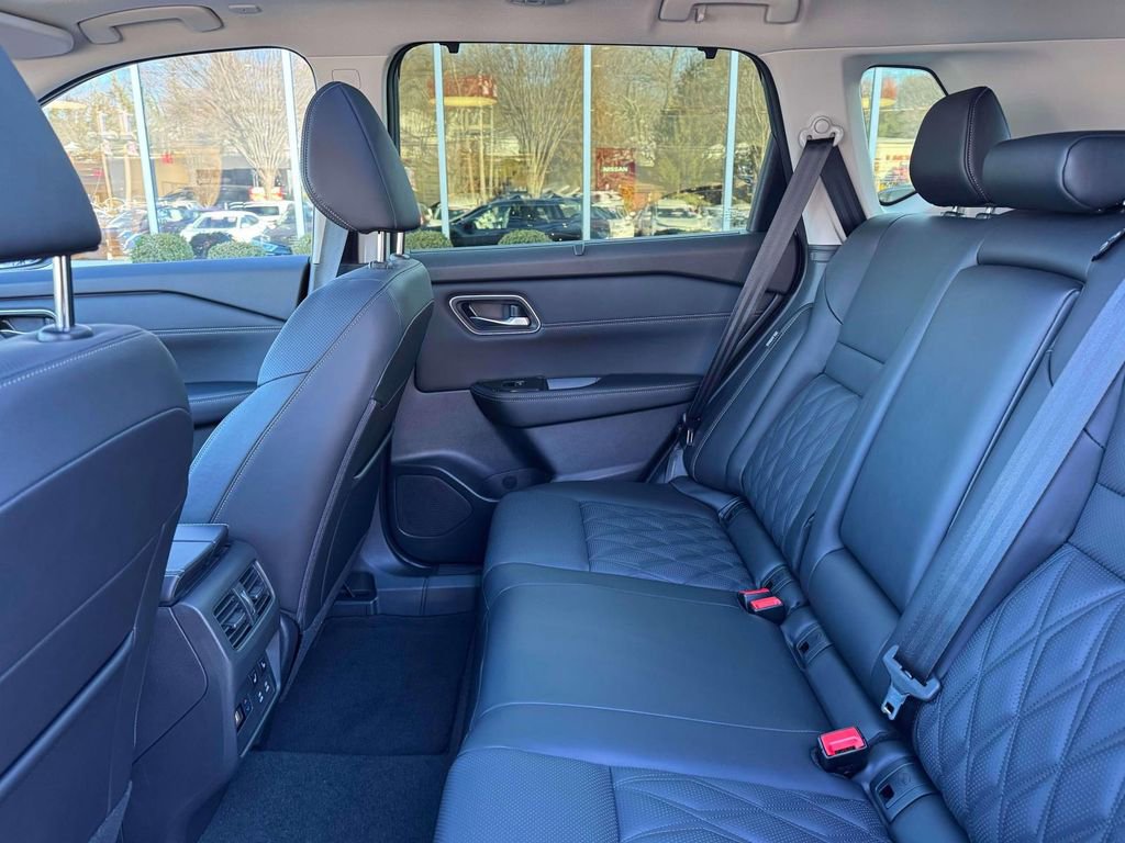 Certified 2026 Nissan Rogue Platinum w/ Platinum Premium Package image 12