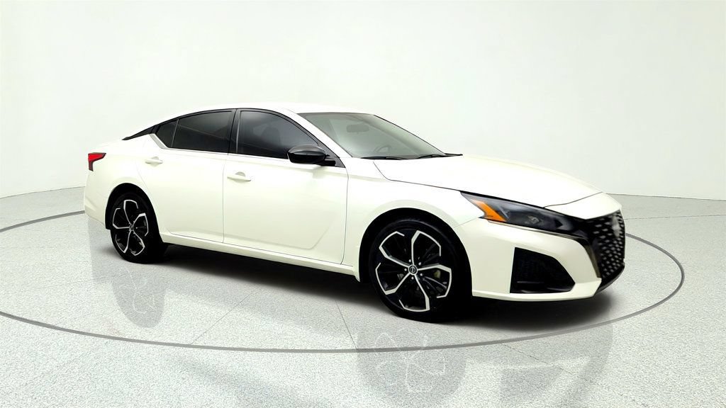 Used 2024 Nissan Altima 2.5 SR AWD/4WD image 3