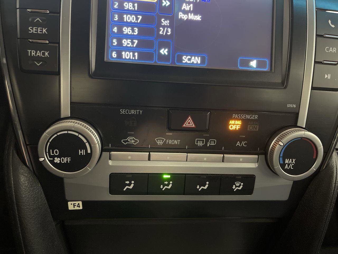 Used 2014 Toyota Camry SE FWD image 17