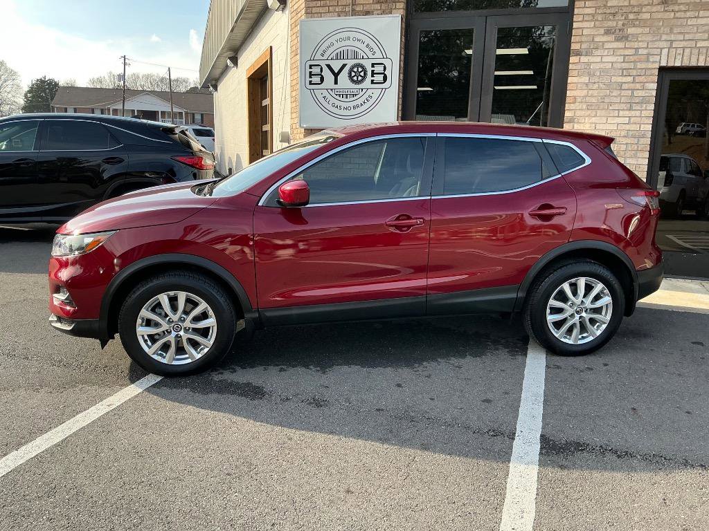 Used 2021 Nissan Rogue Sport S image 2