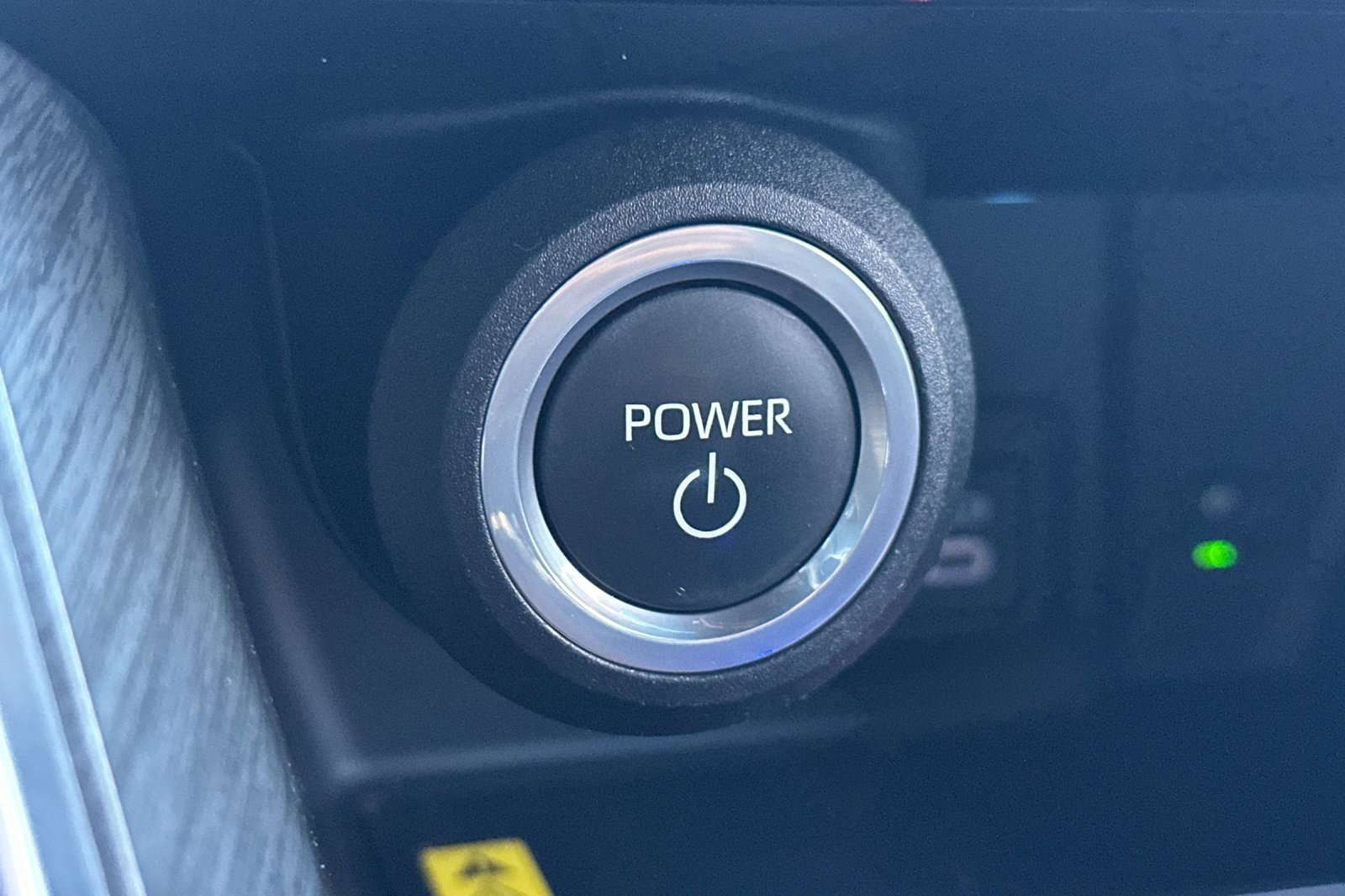 Used 2023 Toyota Venza Limited image 28