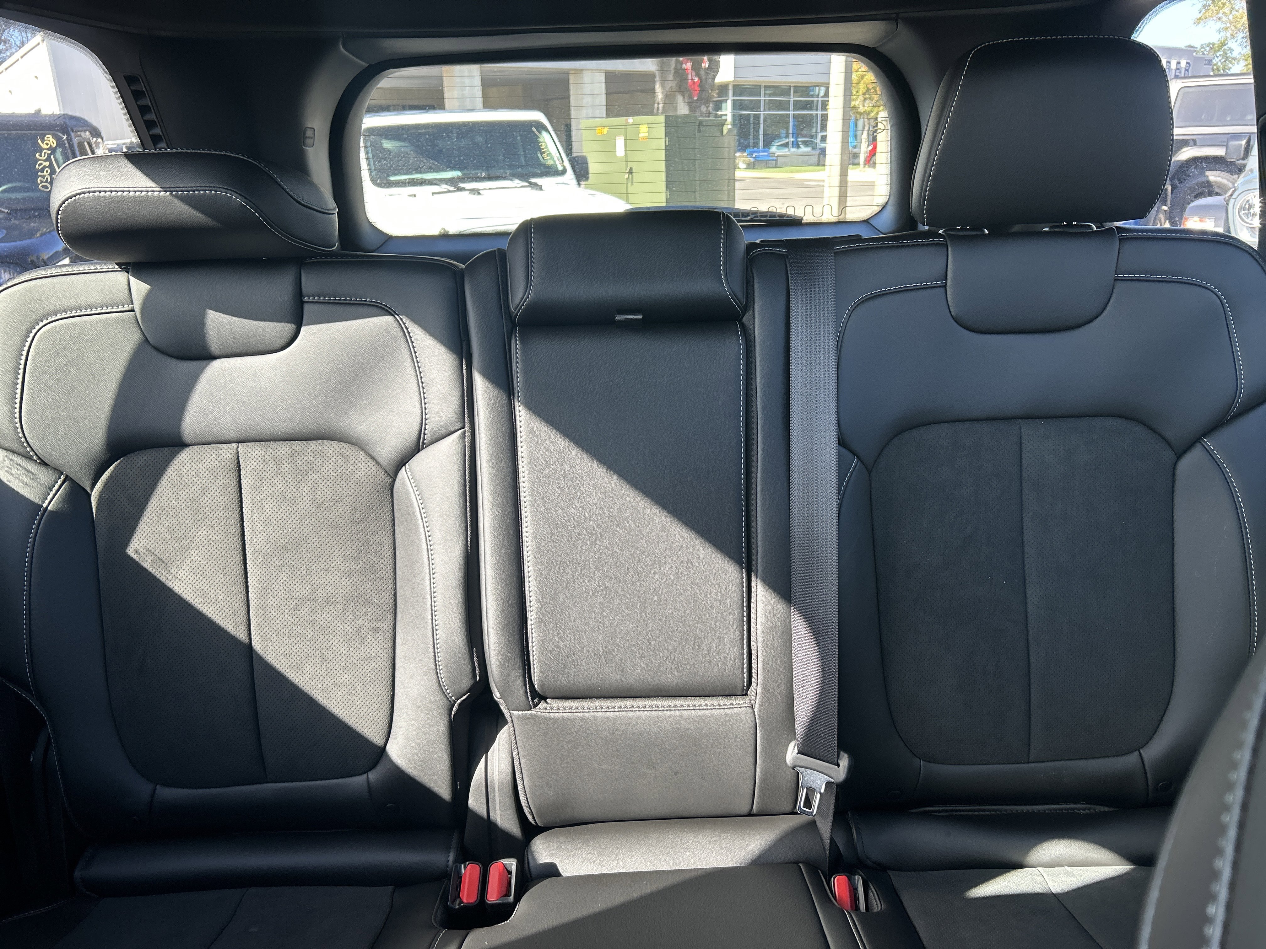 New 2025 Jeep Grand Cherokee Altitude image 18