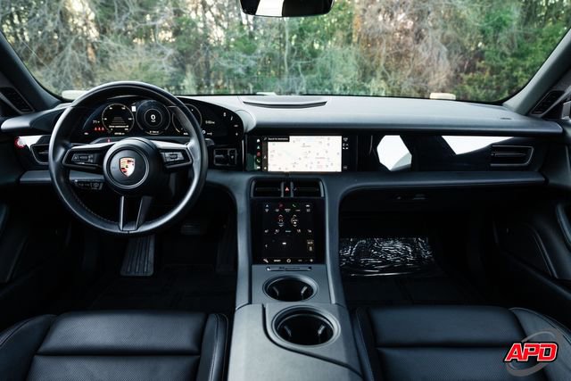 Used 2022 Porsche Taycan image 6