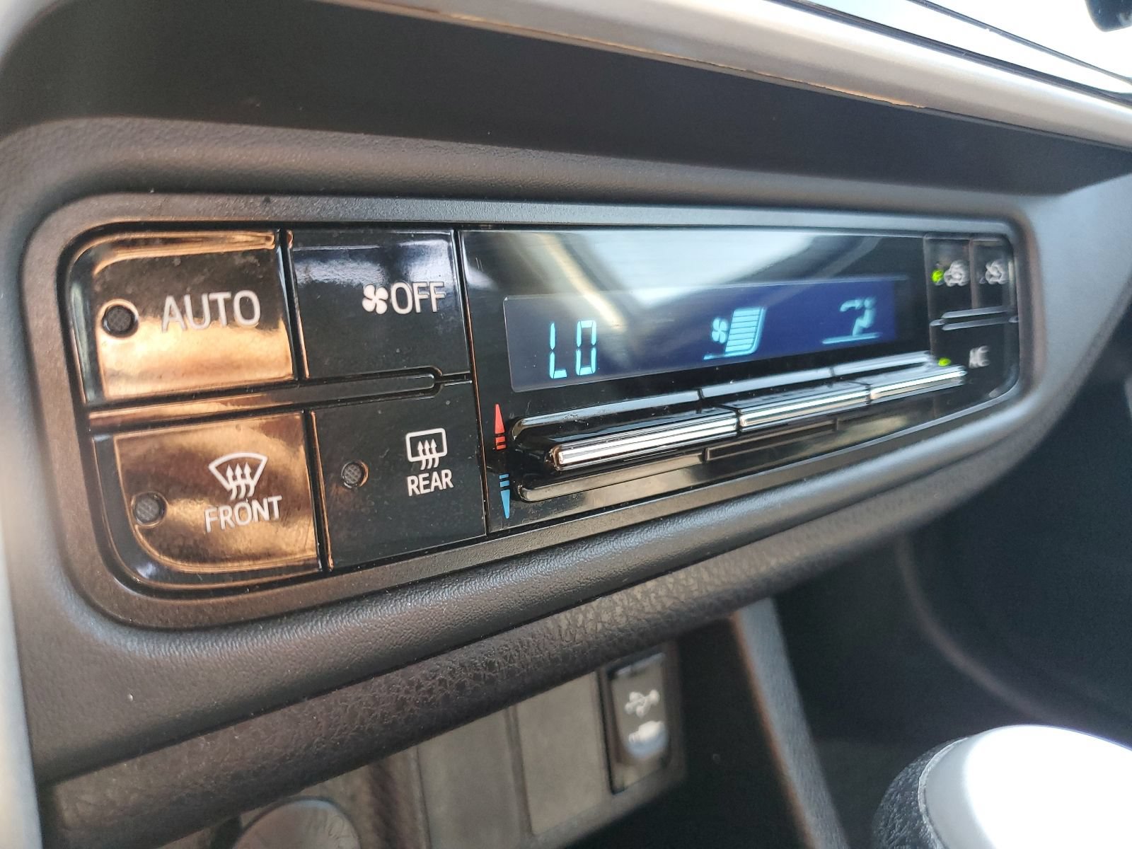 Used 2018 Toyota Corolla LE FWD image 22